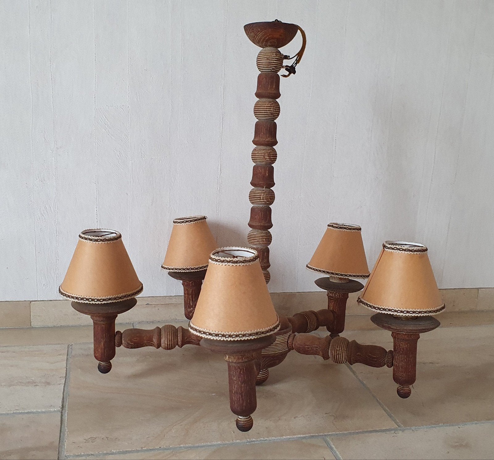 Rustieke Houten Kroonluchter / Luster met stoffen kapjes, Ophalen, Zo goed als nieuw, Hout, Retro landelijk