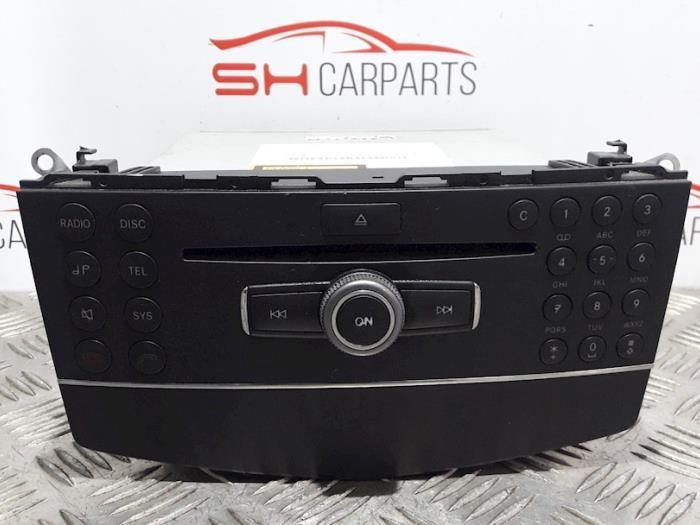 Radio/Lecteur CD d'un Mercedes C-Klasse, Autos : Pièces & Accessoires, Électronique & Câbles, Mercedes-Benz, Utilisé, Enlèvement ou Envoi