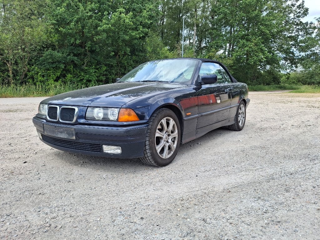 BMW Cabrio E36 318 i BJ 06/01/1999, Euro 2, Achterwielaandrijving, Zwart, 4 cilinders