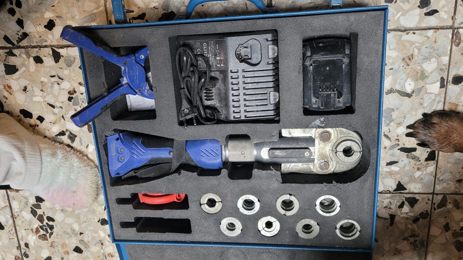 MACHINE À SERTIR HENCO SUR BATTERIE – COFFRET COMPLET, Enlèvement