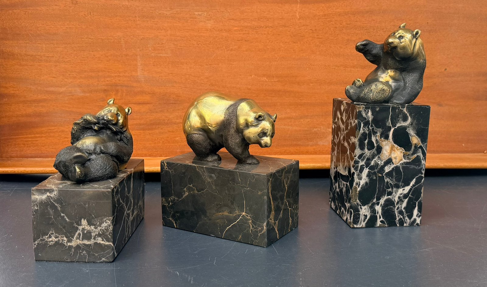 Bronzes animalier signés sur socle en marbre, Ophalen, Brons