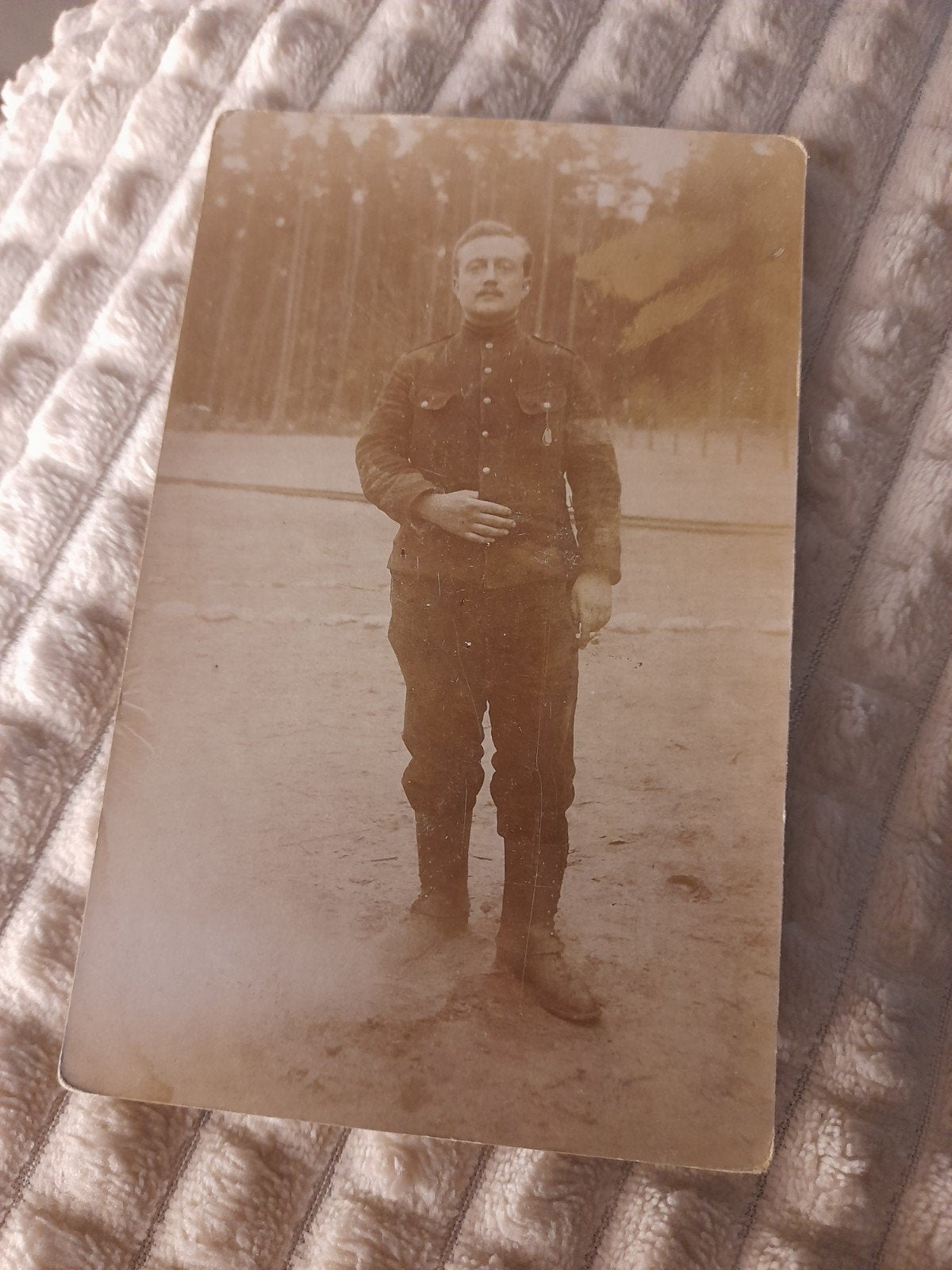 Carte postale "Militaire en uniforme " de 1915, Collections, Enlèvement ou Envoi, Avant 1920, Non affranchie, Autres thèmes