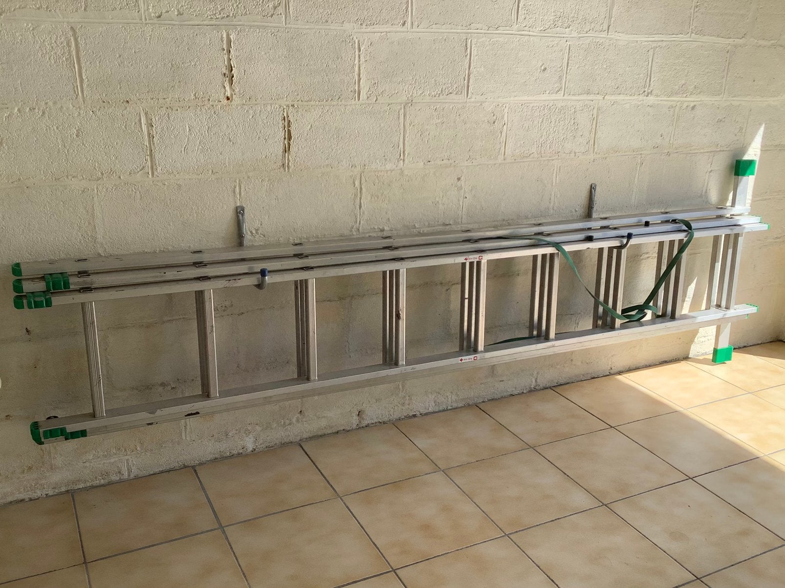 Échelle alu, Bricolage & Construction, Pliable ou rétractable/escamotable, Comme neuf, Échelle, Enlèvement