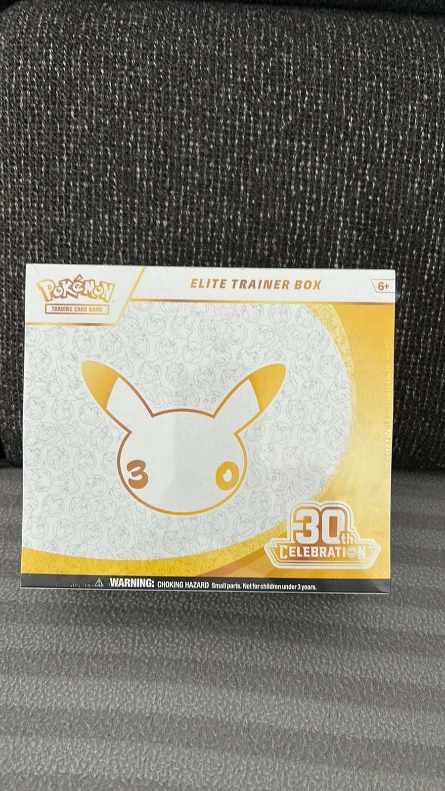 Pokemon 30 jarige  ETB Sealed engels nieuw!, Ophalen of Verzenden, Nieuw, Boosterbox, Foil