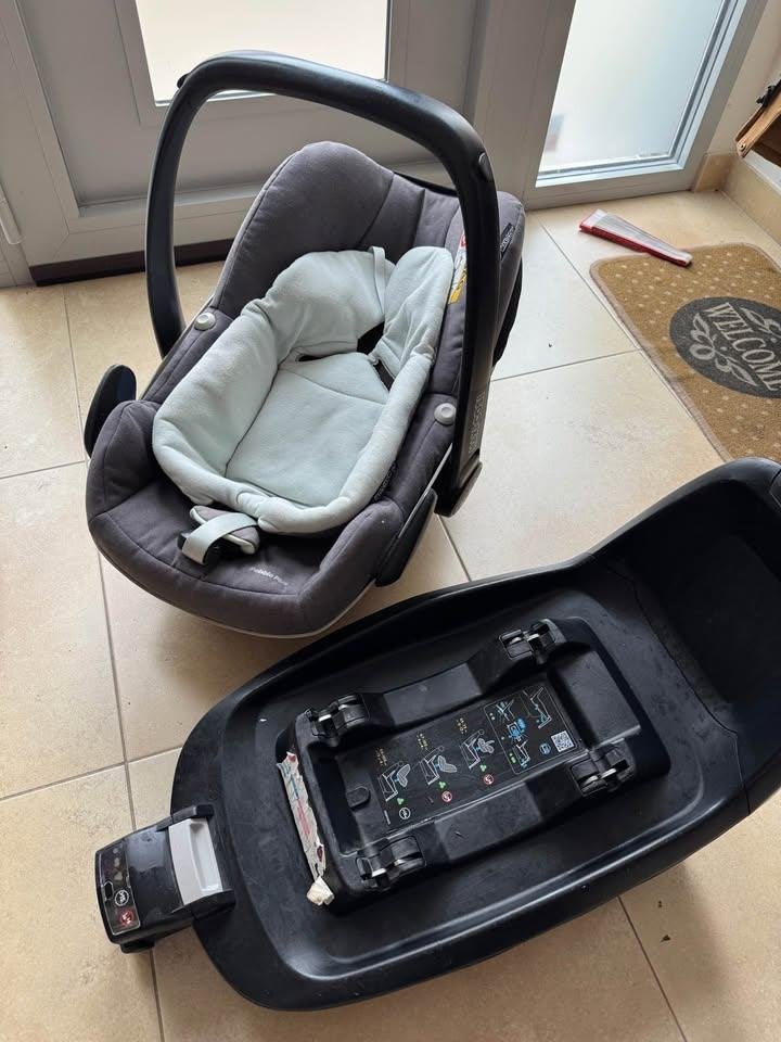 Maxicosi Pebble plus et sa base isofix, Enlèvement, Utilisé, Isofix