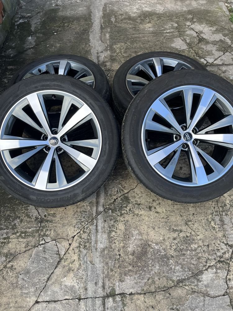 À vendre jantes audi Q8 et Q7 21p 285/45/21 kit original, Autos : Pièces & Accessoires, Pneus et Jantes, 4 Saisons, 285 mm, 21 pouces