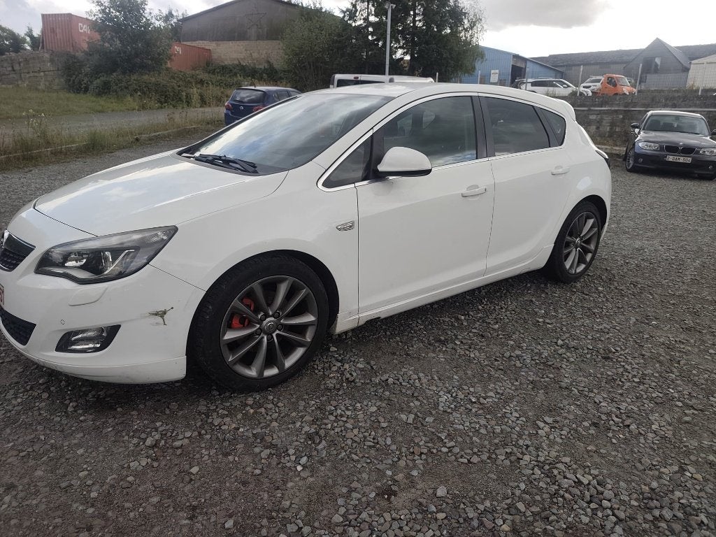 Opel Astra à vendre à  2200euros moteur en panne, Autos, Euro 5, Achat, Boîte manuelle, 5 portes