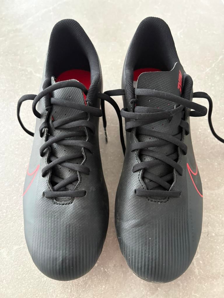 Voetbalschoenen Nike maat 43 - 9,5, Sport en Fitness, Voetbal, Ophalen of Verzenden, Nieuw