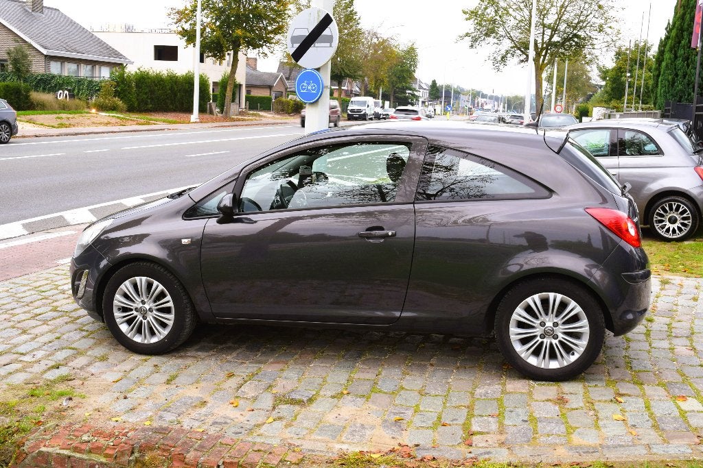 Opel Corsa 1.4i/GPS/LEDER/HISTORY/GARANTIE, Auto's, Voorwielaandrijving, Euro 5, Zwart, 4 cilinders