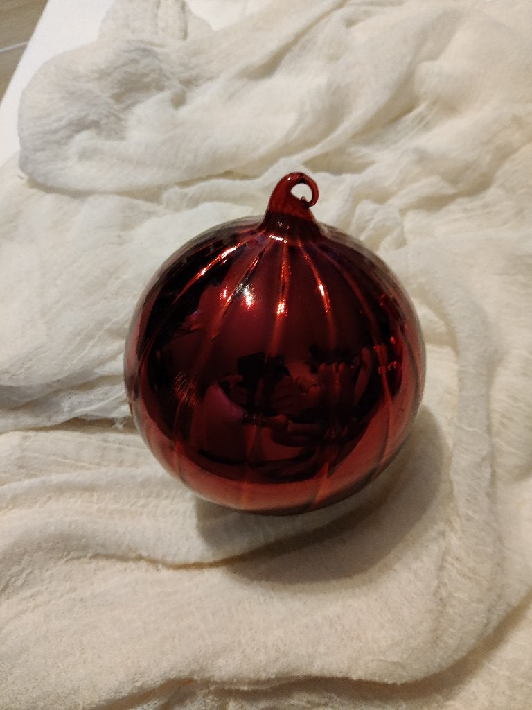 Grote luxueuze rode kerstbal stripe XL Goodwill, Ophalen of Verzenden, Zo goed als nieuw
