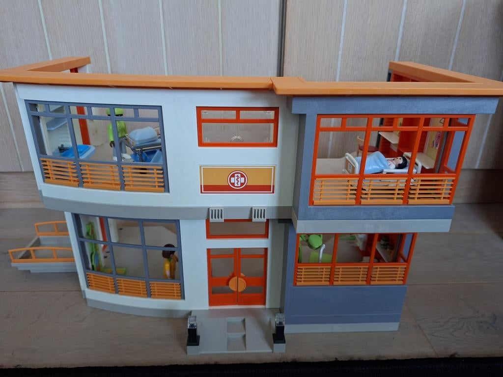 Playmobil ziekenhuis met helikopter, Ophalen