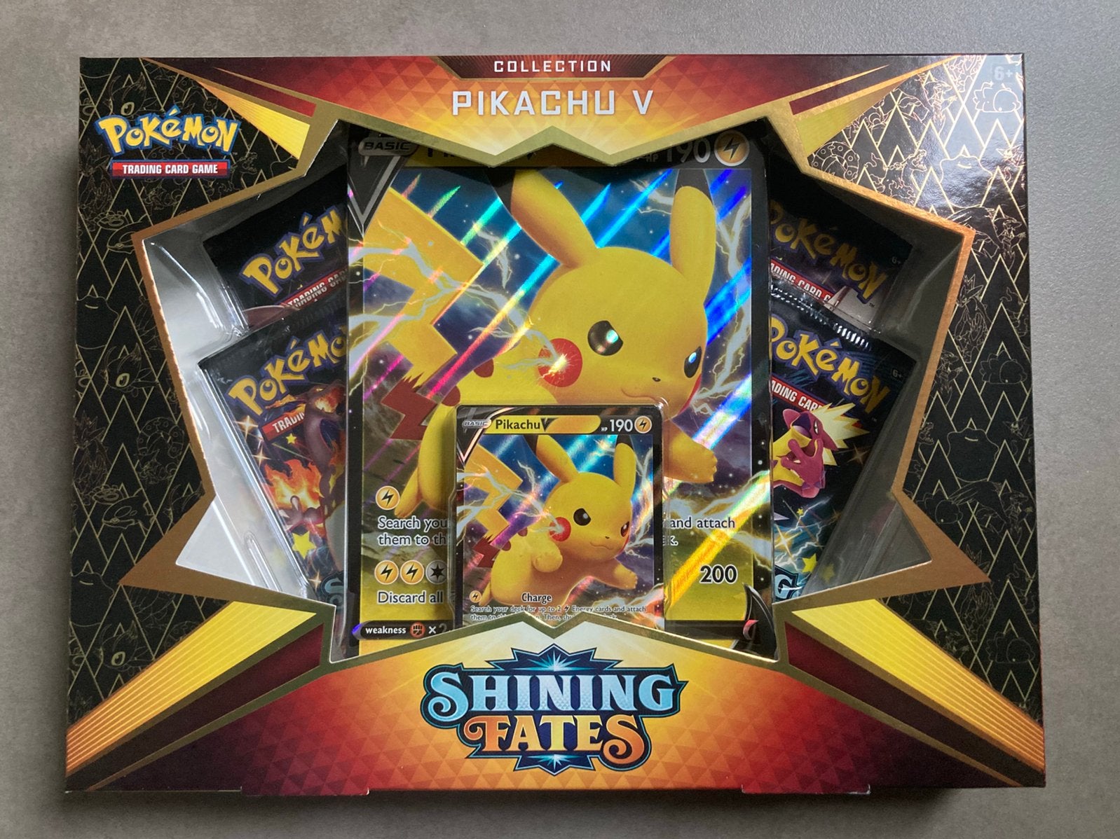 Pikachu v collection box shining fates, Ophalen, Zo goed als nieuw