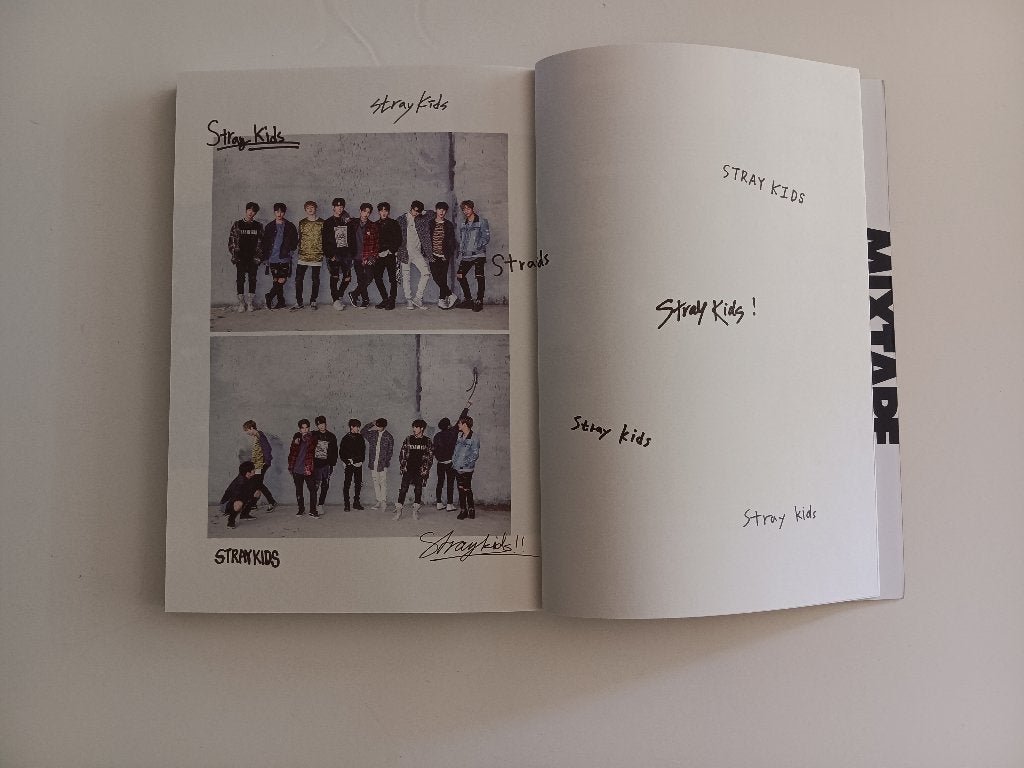 K-Pop : Stray Kids : Mixtape, livre photo avec CD, Enlèvement ou Envoi, Comme neuf