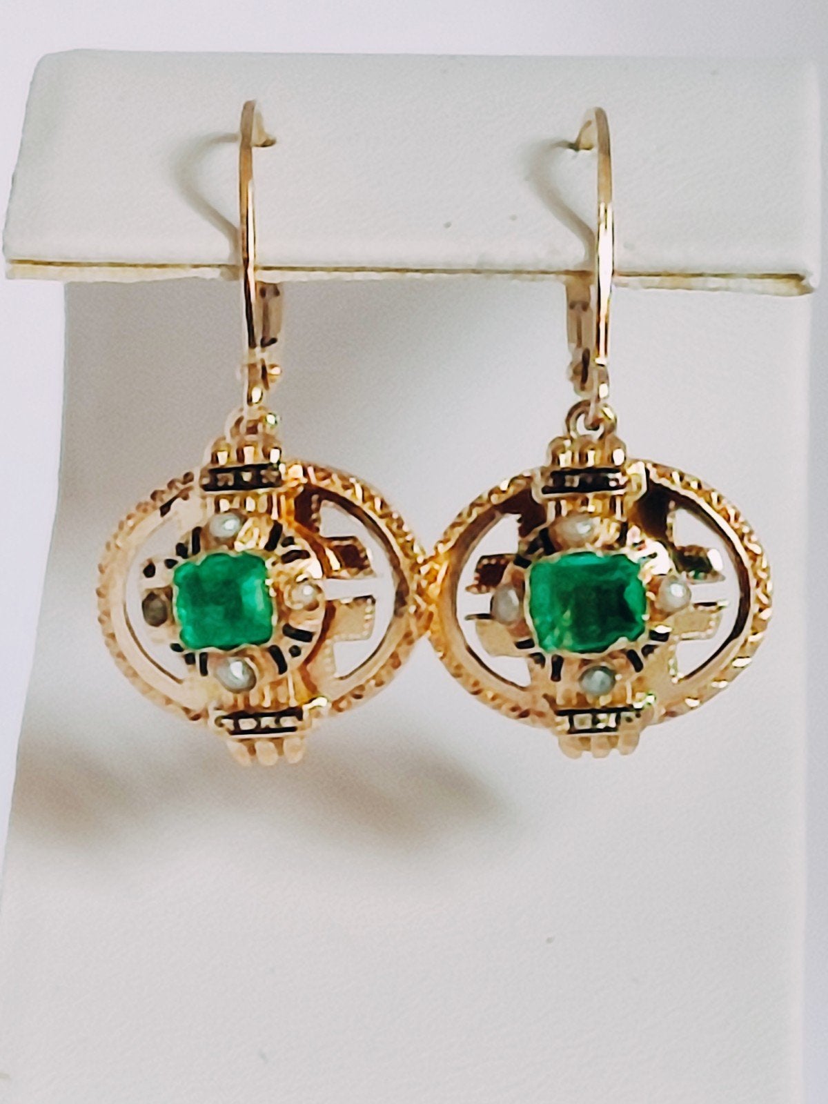 Antieke gouden oorbellen met Colombianse smaragden 0,60kt, Bijoux, Sacs & Beauté, Enlèvement ou Envoi, Or, Or