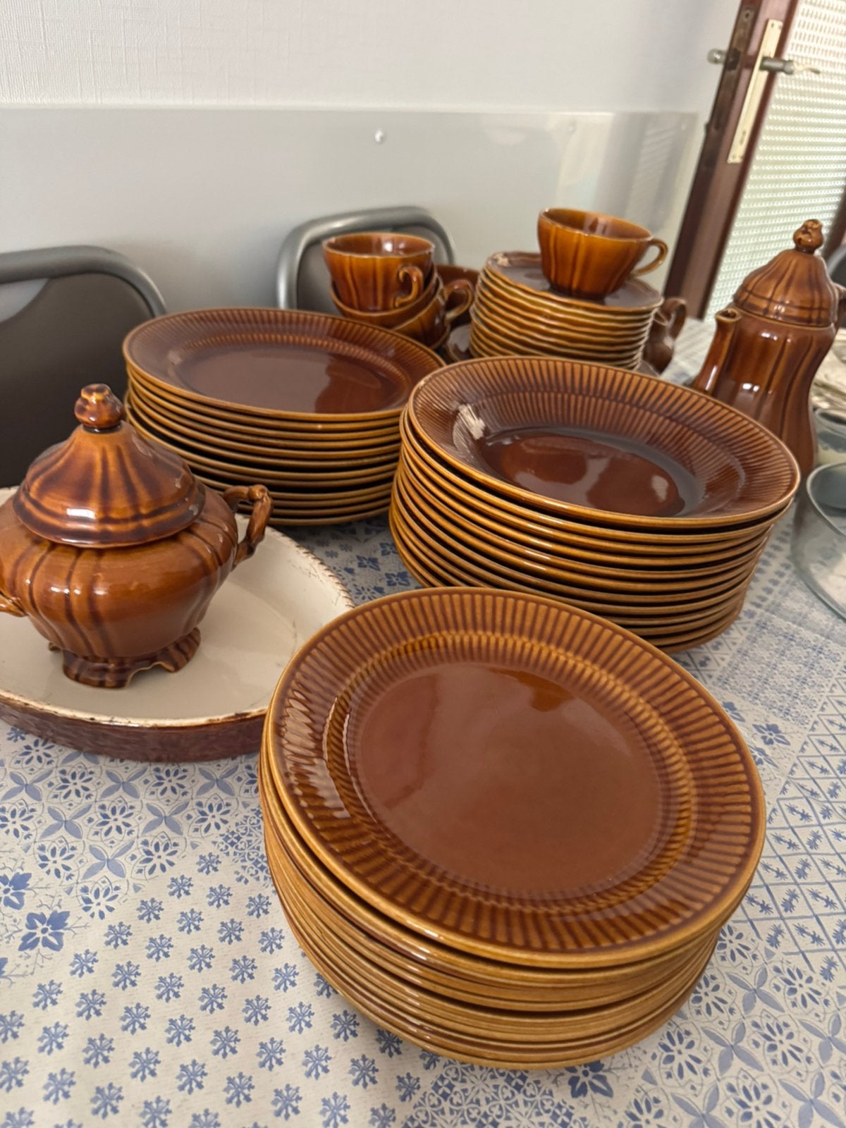 Vintage Boch Vienne Servies – 12-Delig – Kastanjebruin, Antiek en Kunst, Antiek | Servies compleet, Ophalen