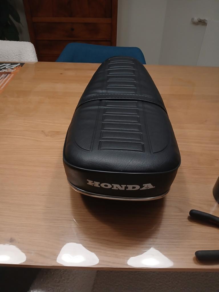 Selle honda dax st70 6v 1978/1981, Enlèvement ou Envoi