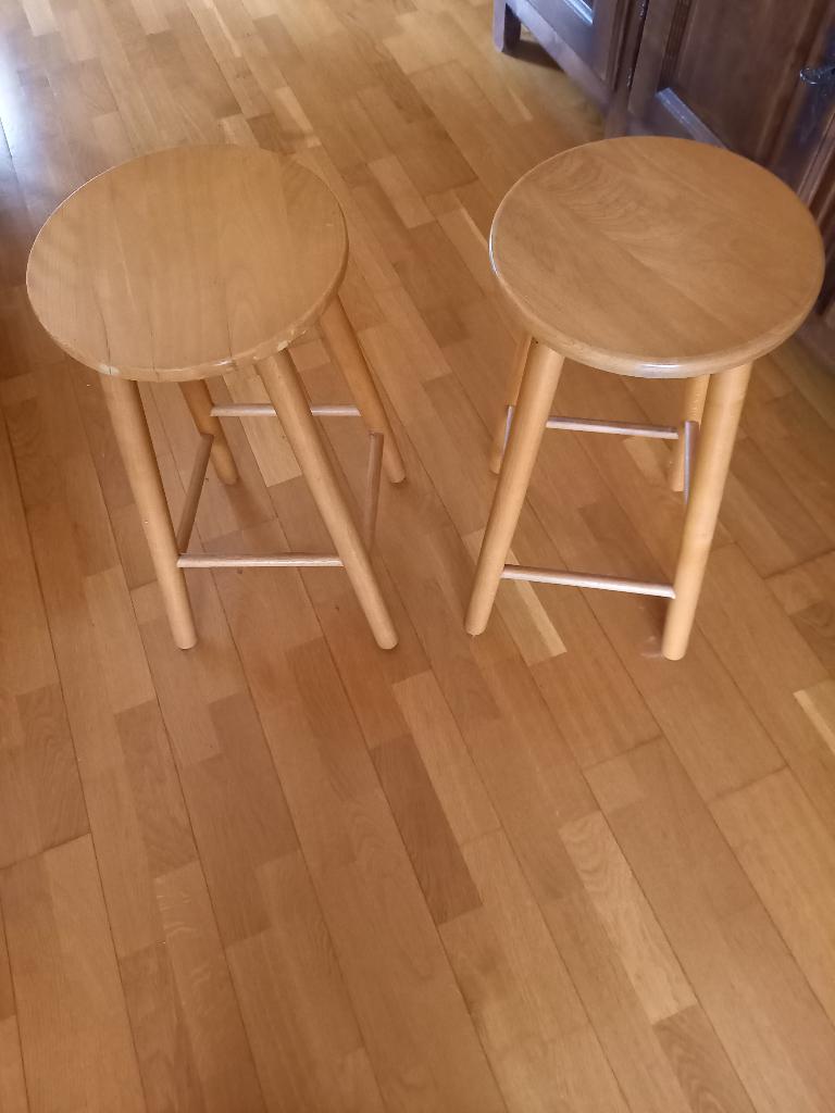 2 tabourets, 2 tabourets, Comme neuf, 30 à 60 cm, Enlèvement