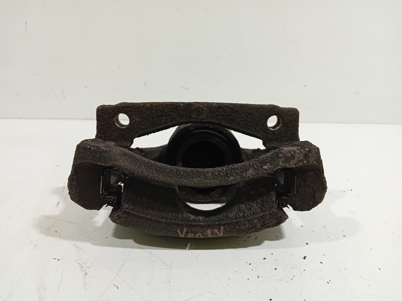 Remklauw links voor Peugeot 108, Onderdelen@venauto.nl, Van der Ven Autorecycling B.V., Ettenseweg 76, 4706 PB Roosendaal, The Netherlands