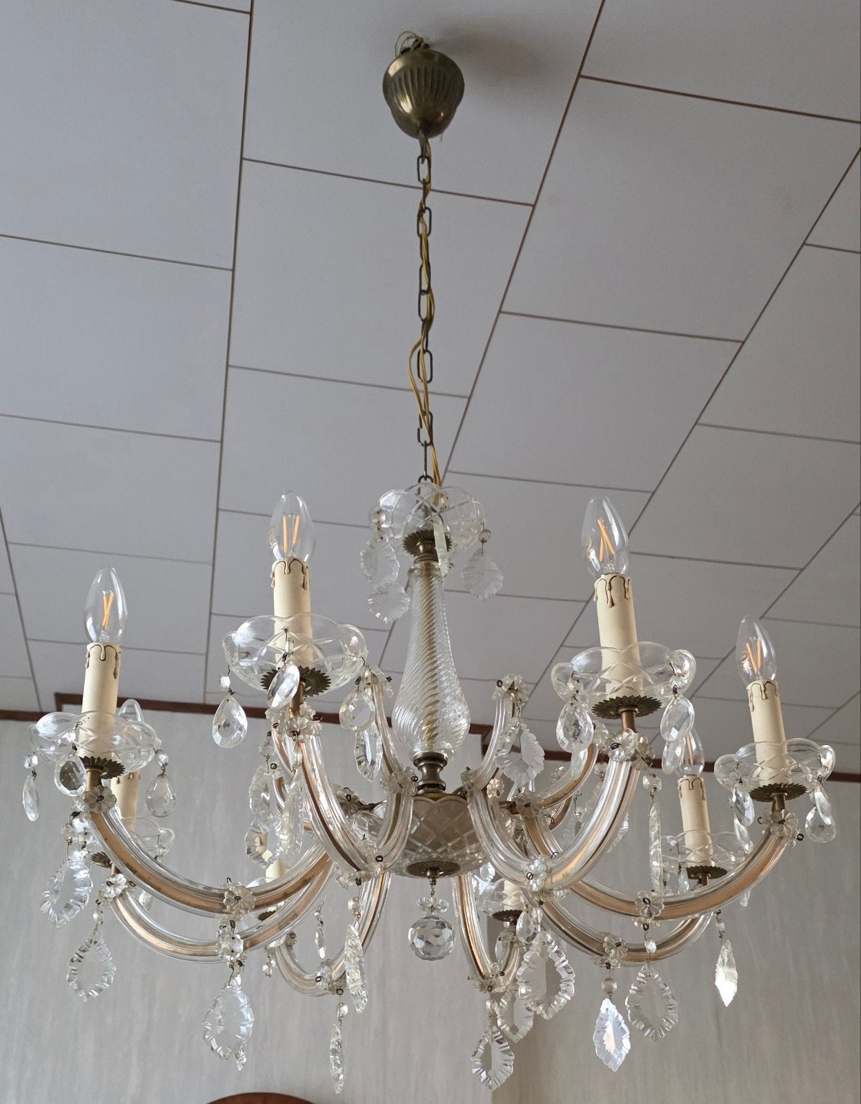 Lustre avec breloques en verre, Enlèvement