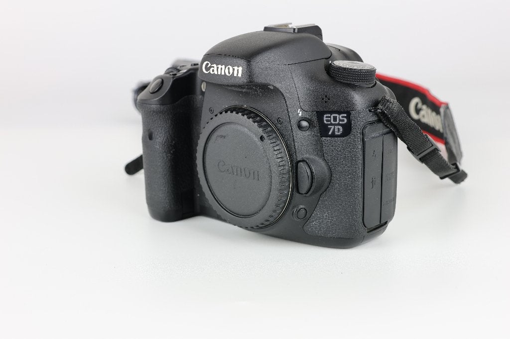 Boîtier Canon EOS 7D – Très faible km (Moins de 20k clics), Audio, Tv en Foto, Fotocamera's Digitaal, Gebruikt, Spiegelreflex