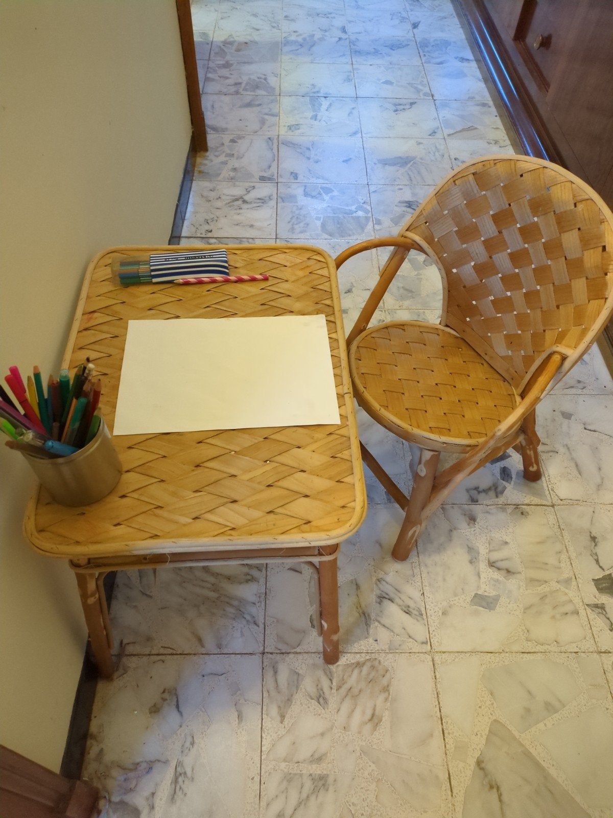 Petit bureau enfant, Enfants & Bébés, Enlèvement, Utilisé, Table(s) et Chaise(s)
