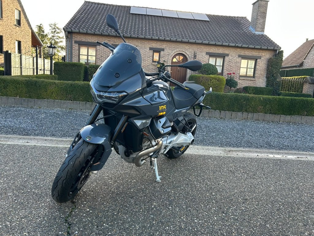 Moto Guzzi V100 105th, 2 cilinders, Nieuw, Motorrijbewijs A, Bedrijf