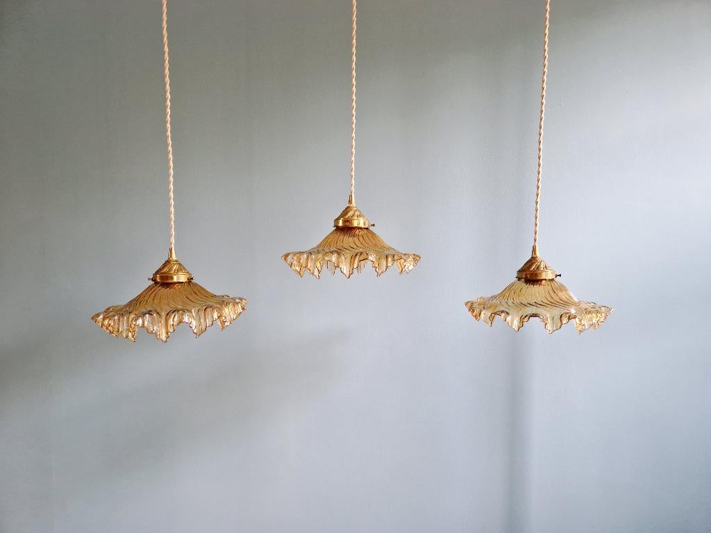 Trio van amberkleurige hangers van geschulpte glas, jaren 30, Ophalen of Verzenden