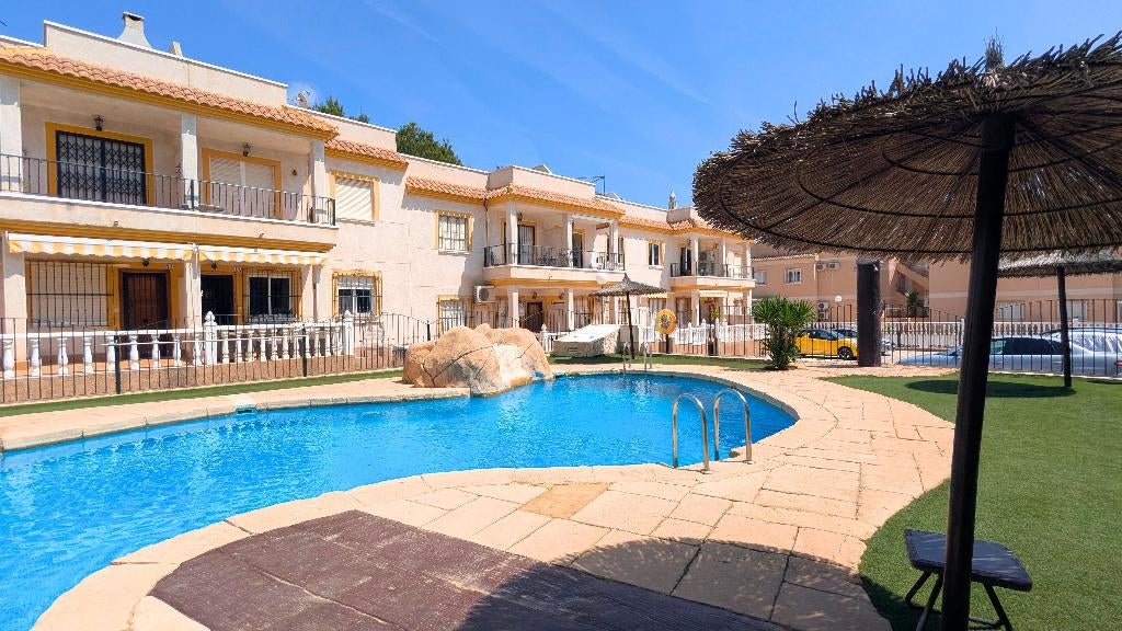 Prachtige penthouse te koop in Algorfa, Alicante, Immo, Buitenland, 55 m², Dorp, Spanje, 2 kamers