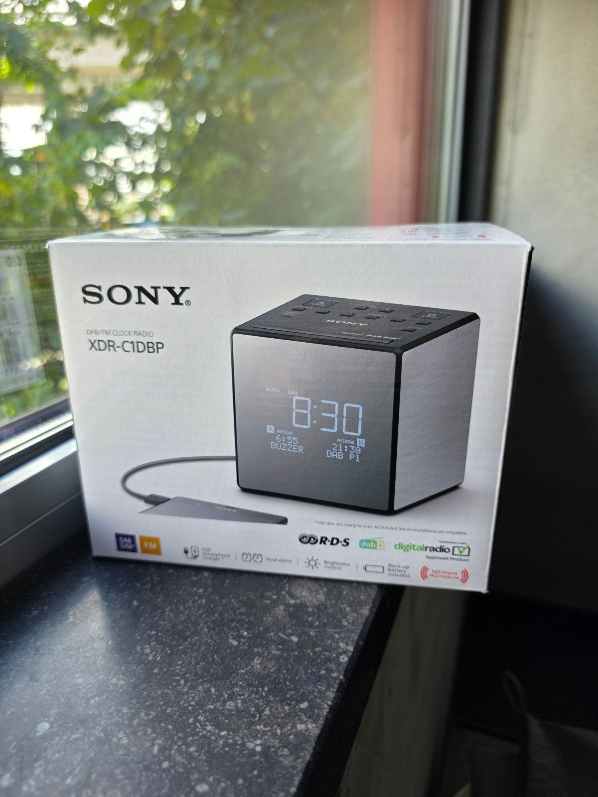 SONY radiowekker / alarm clock with radio, Ophalen, Zo goed als nieuw, Digitaal