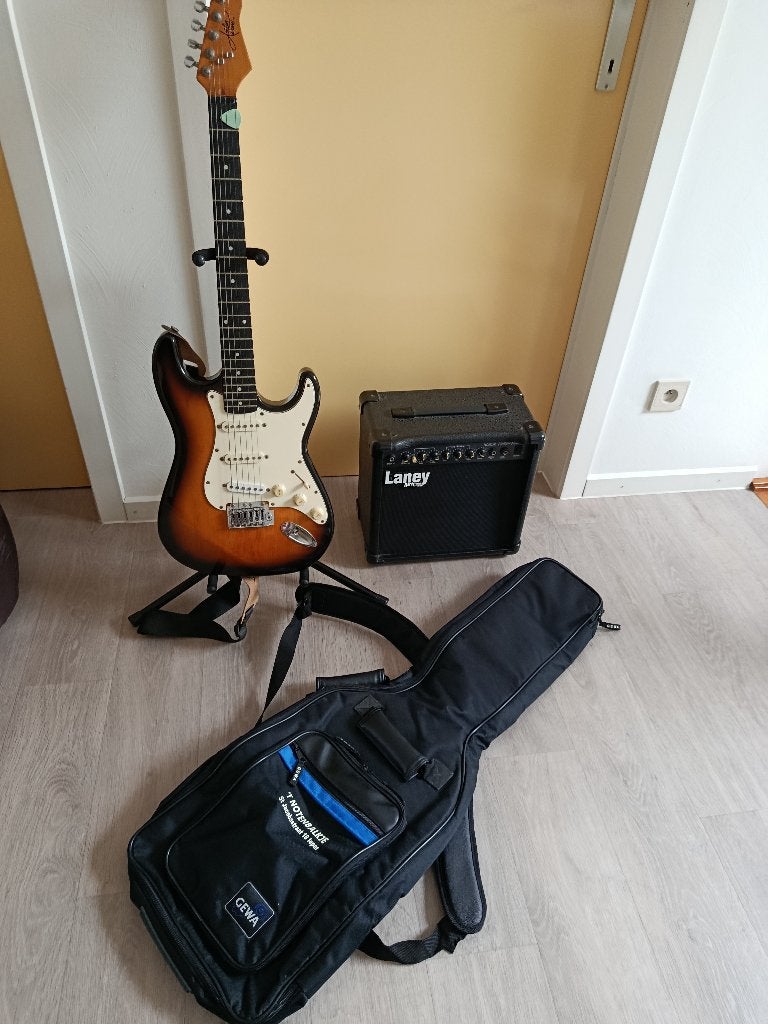 Elektrische gitaar, Muziek en Instrumenten, Snaarinstrumenten | Gitaren | Elektrisch, Ophalen, Gebruikt, Met versterker