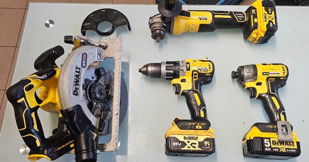 Machines à sous Dewalt, Bricolage & Construction, 1200 watts ou plus, 30 à 70 mm, Enlèvement, Utilisé