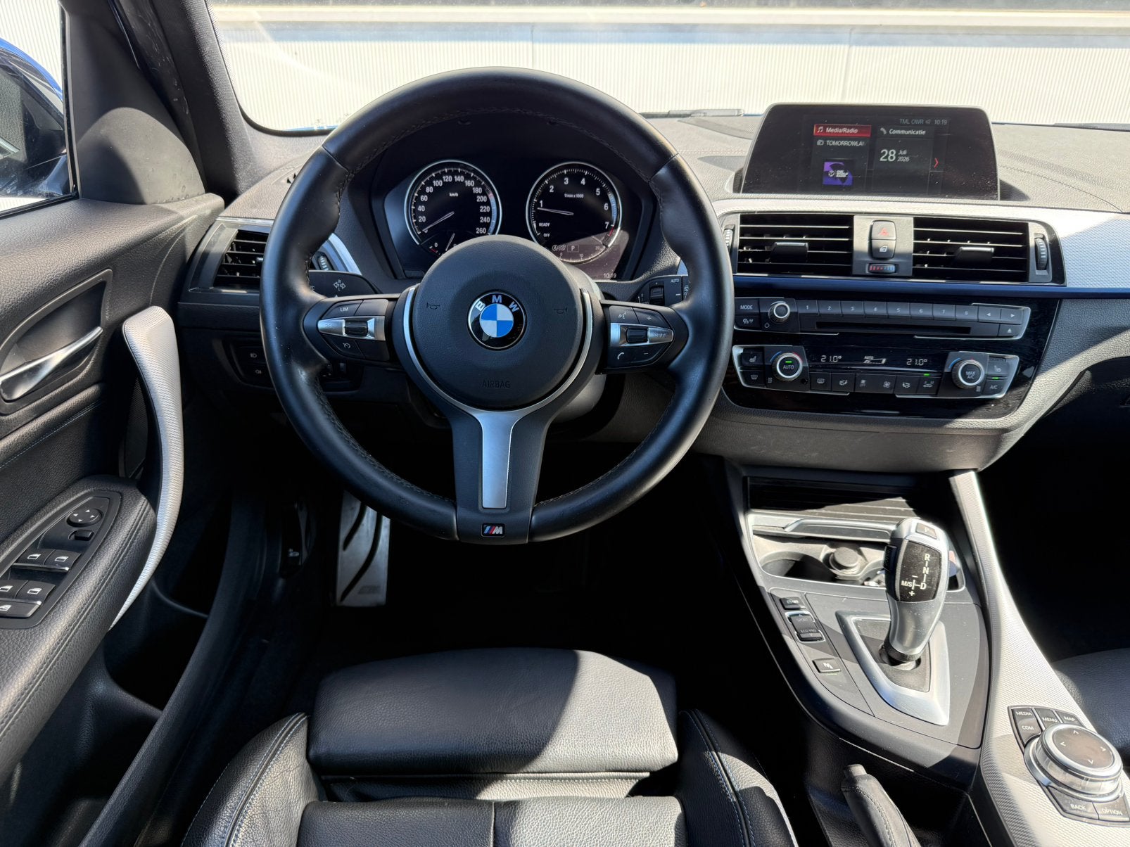 BMW 120i Automaat - HiFi sound - LEDER - NAVI - LED, Autos, BMW, Cuir, Achat, Entreprise, Entretenue par le concessionnaire