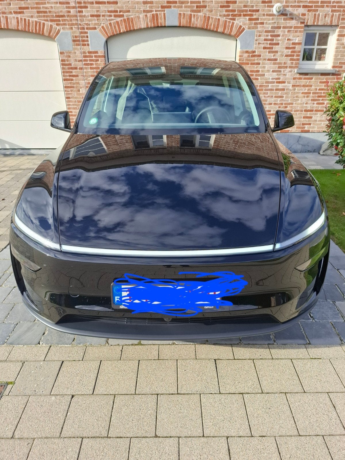 Tesla y Jennifer Premium uitvoering, 4 deurs, Achterwielaandrijving, Zwart, 255 kW