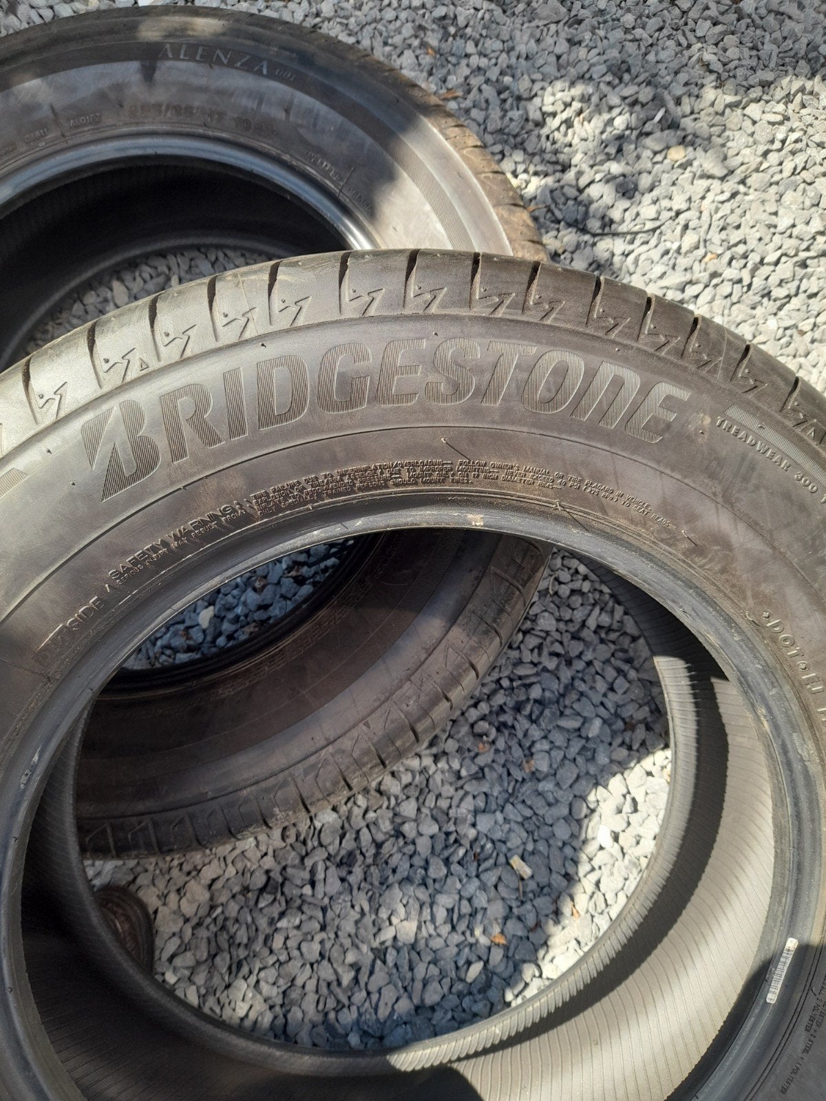 2 beaux pneus BRIDGESTONE 225 65 17, Enlèvement