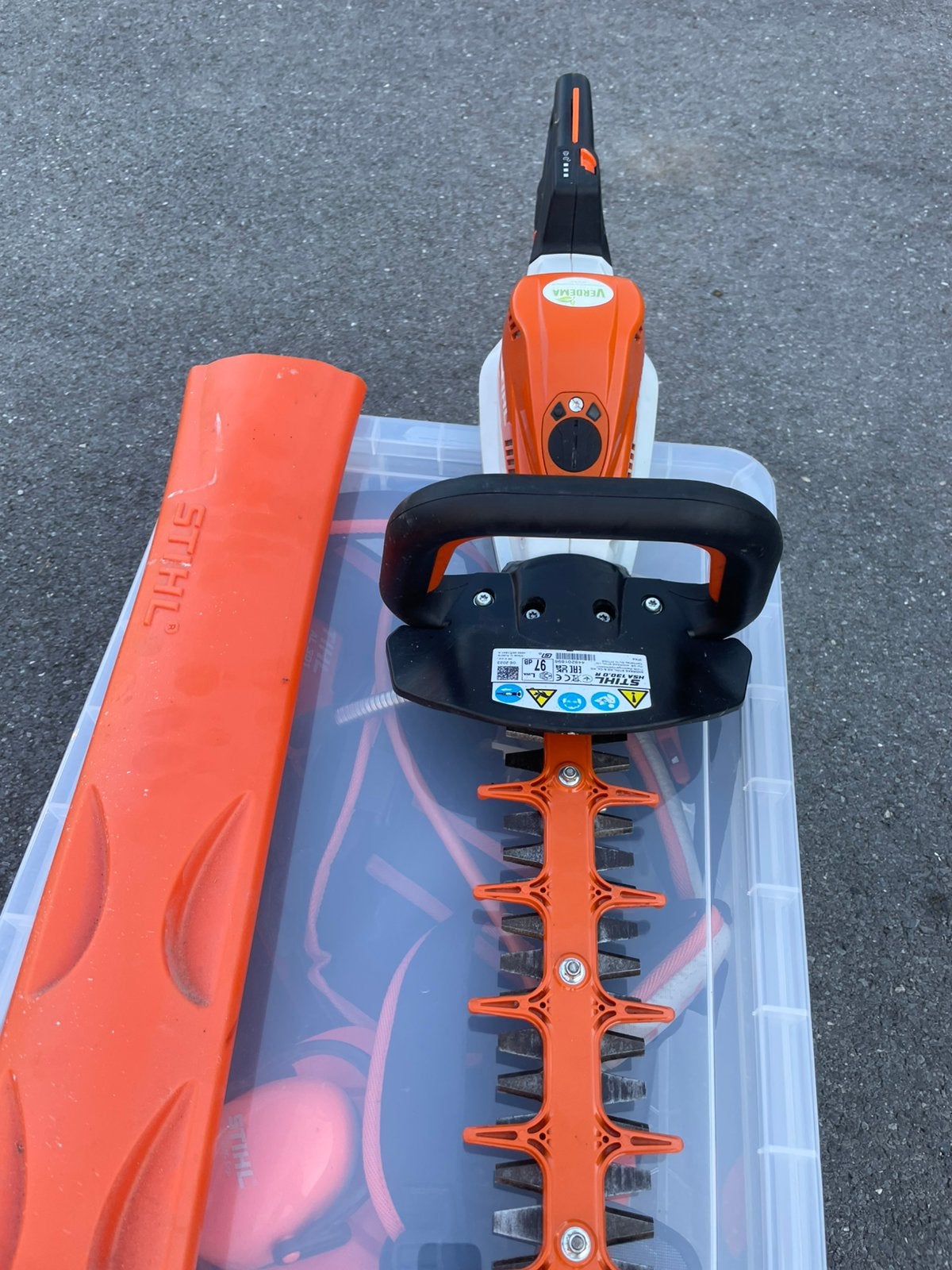 STIHL HSA 130 R (75cm) Accu heggenschaar SET, Tuin en Terras, Ophalen, Zo goed als nieuw, Accu