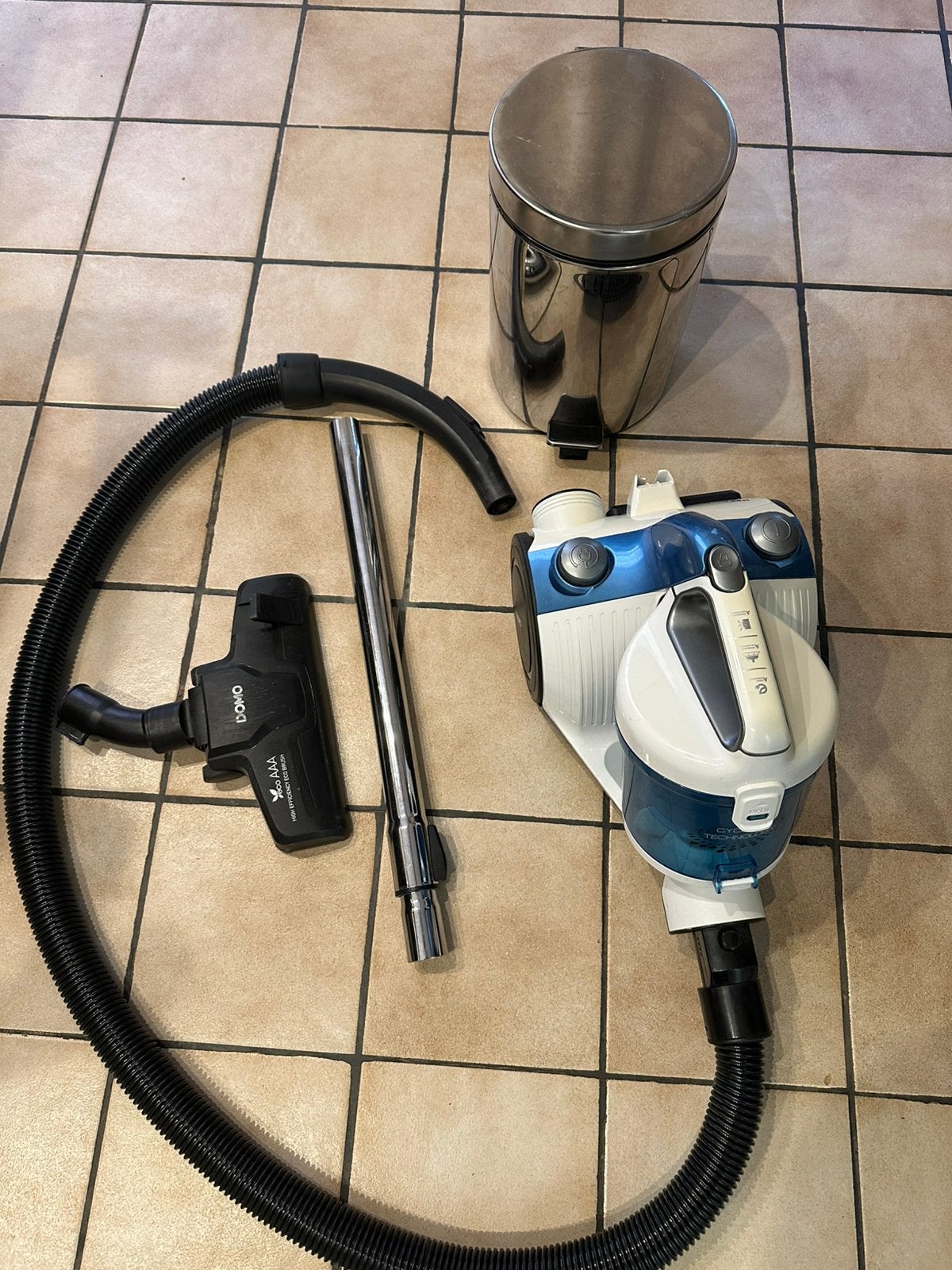 Aspirateur tres bon état + Poubelle Pedale inox 12 L, Enlèvement, Comme neuf
