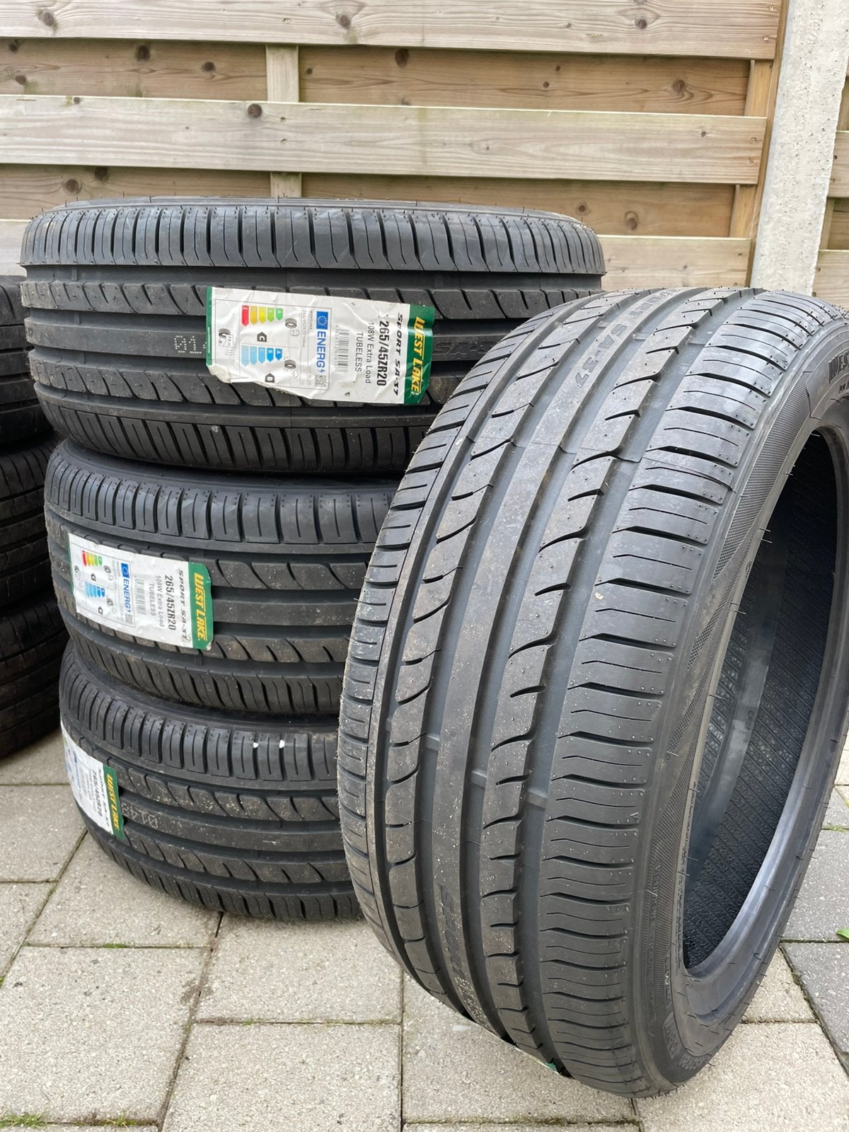 Te koop: 4 Nieuwe Banden, Autos : Divers, Pièces de sport automobile, Neuf, Enlèvement