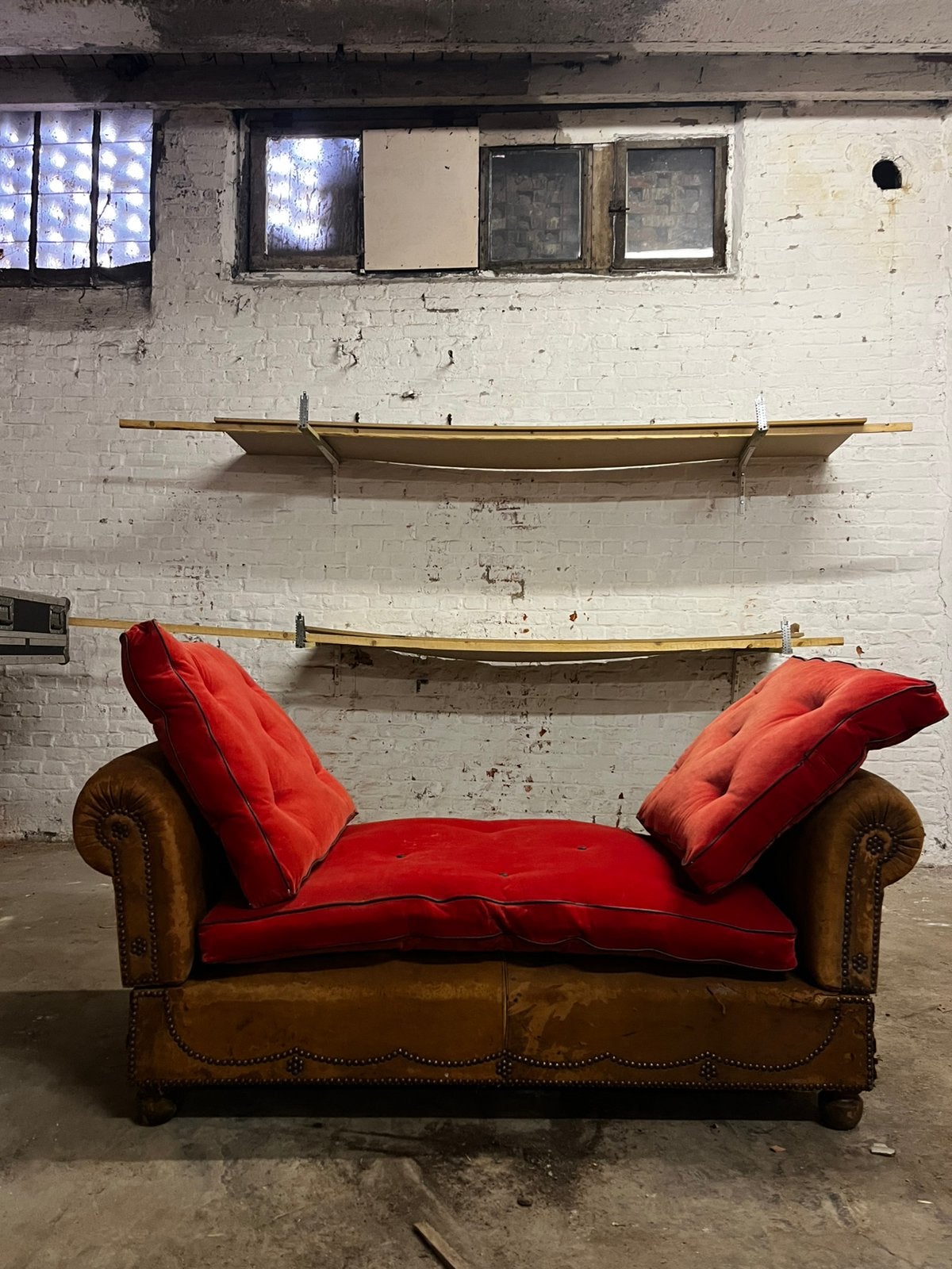 vintage leder sofa bed day bed, Huis en Inrichting, Zetels | Zetels en Chaises Longues, Ophalen, Gebruikt, Tweepersoons, Vintage mancave