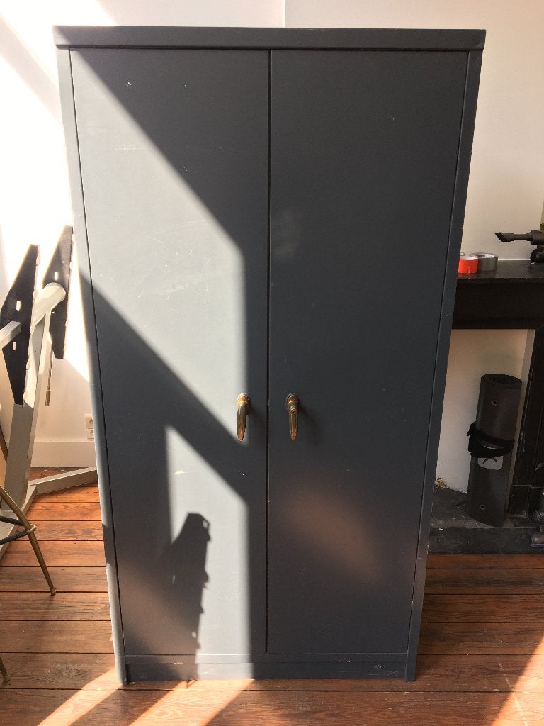 ijzeren lockerkast koperen handvaten 180x92x48 —dringend weg, Huis en Inrichting, Ophalen, Gebruikt, Metalen lockerkast, geverfd
