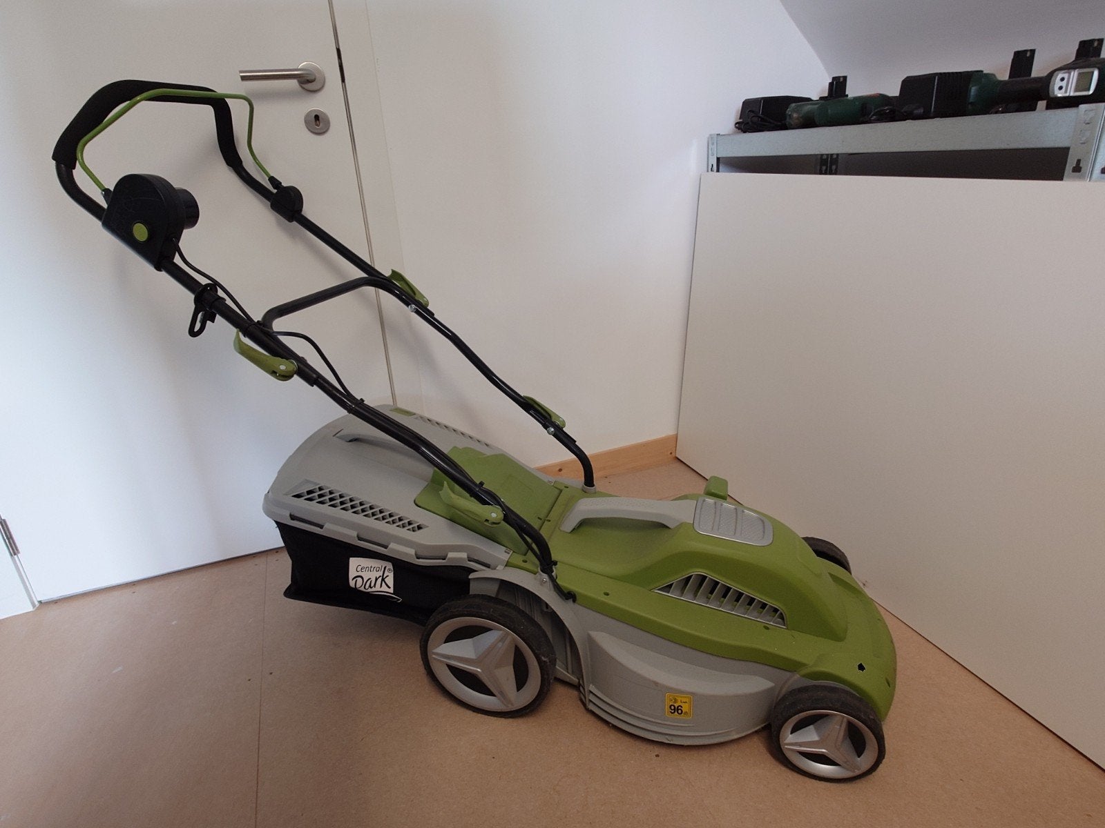 Elektrische grasmaaier Central Park CPE1740, Tuin en Terras, Elektrische grasmaaier, Zo goed als nieuw, Opvangzak, 40 t/m 49 cm