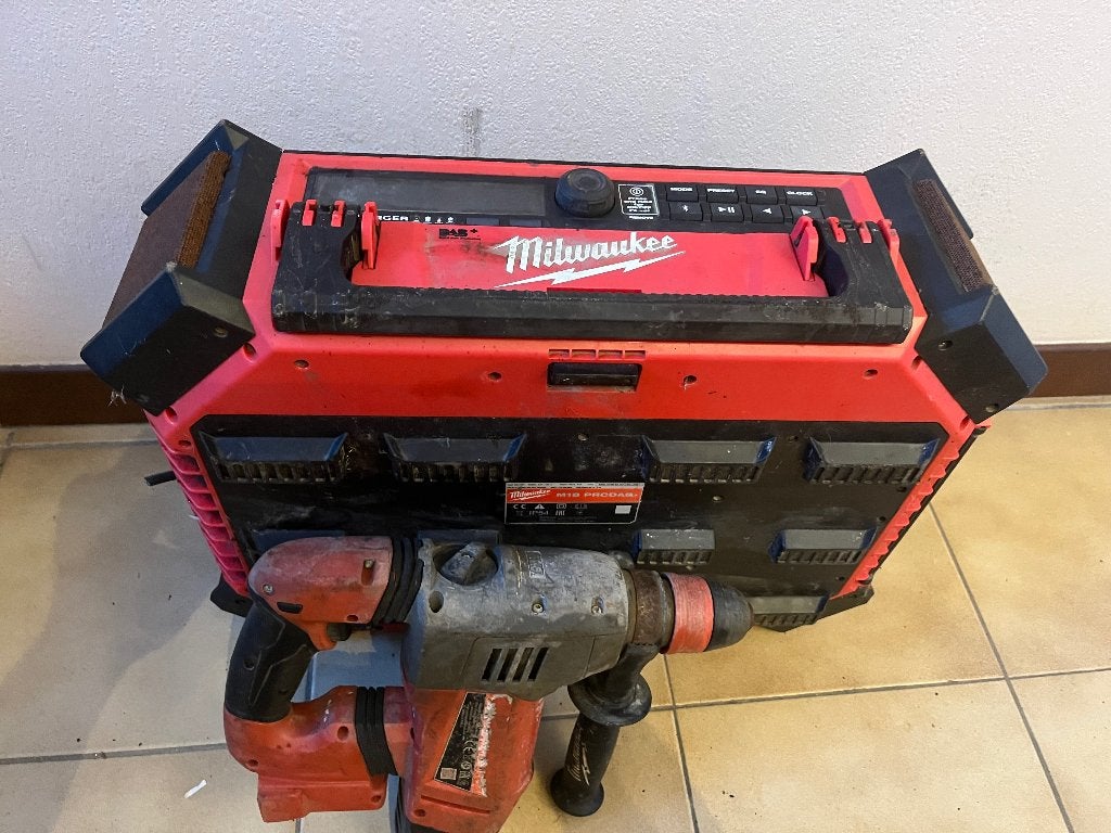 Milwaukee M18 PACKOUT Radio + Boormachine, Doe-het-zelf en Bouw, Ophalen of Verzenden, Gebruikt, Boormachine