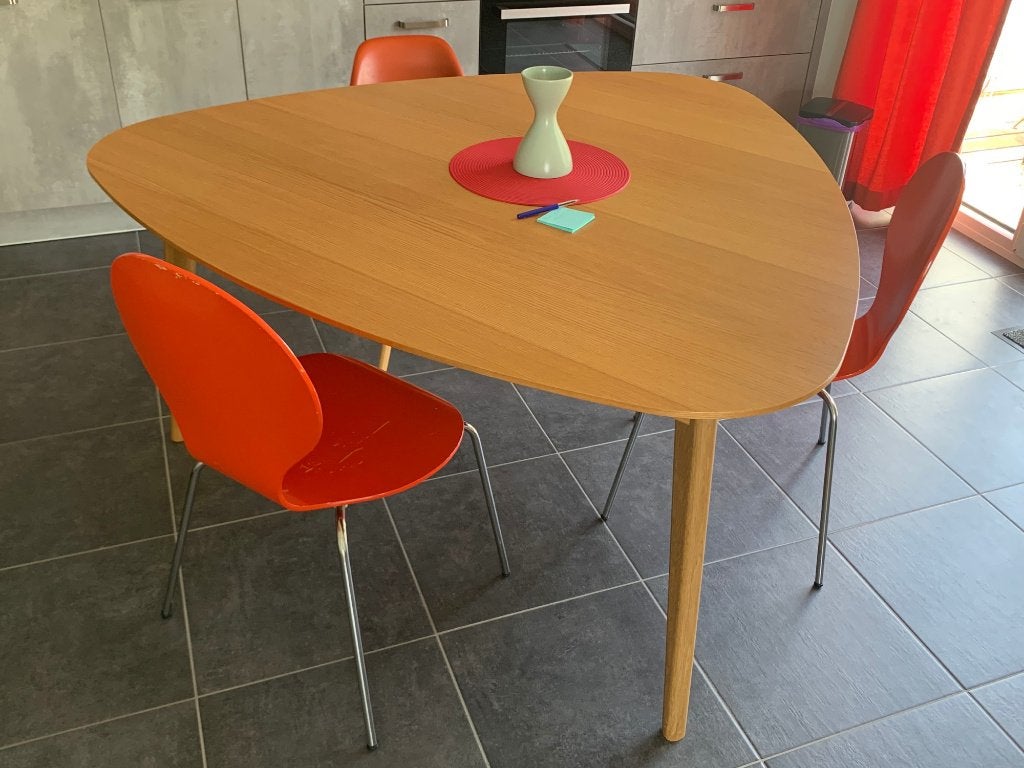 Table triangulaire bois massif, Enlèvement, Utilisé, Cinq personnes ou plus