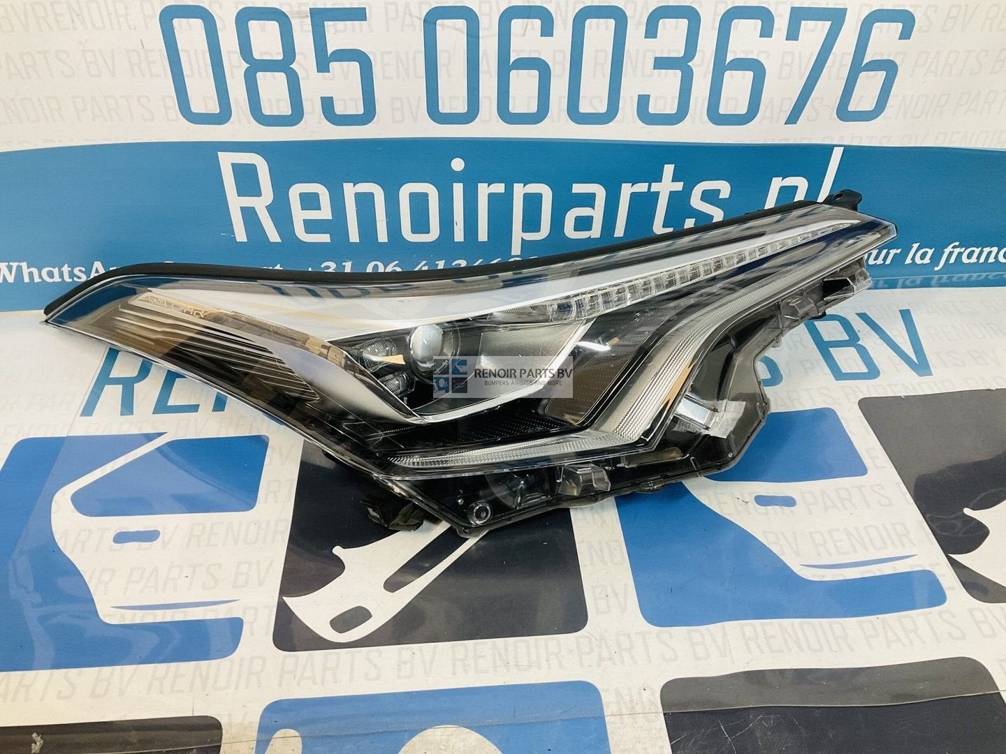 Koplamp Toyota CHR C-HR 81110F407000 Rechts Led 2-E27-4397N, -, Utilisé, -, Enlèvement ou Envoi