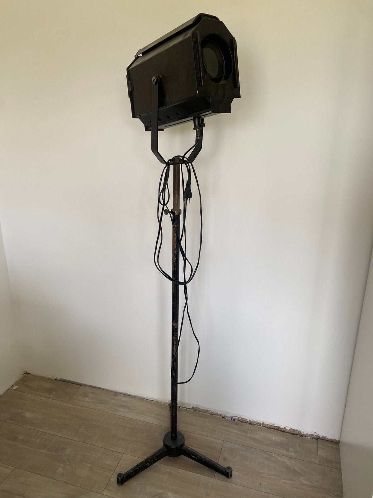 Theaterspot antiek verlichting, Ophalen