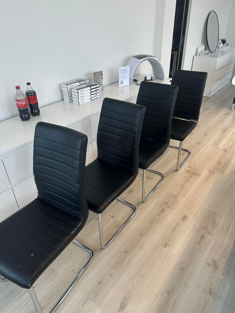 GRATIS 6 stoelen (beschadigd), Huis en Inrichting, Ophalen, Gebruikt, Zwart, Leer