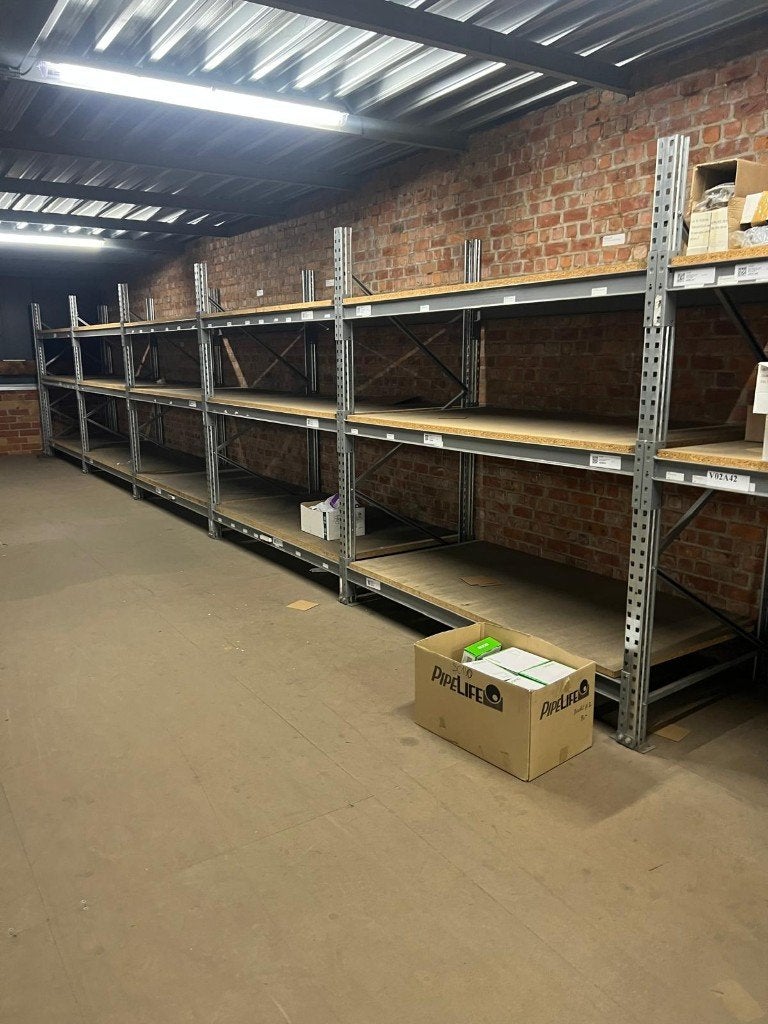 Magazijnrek met drie leggers, Ophalen