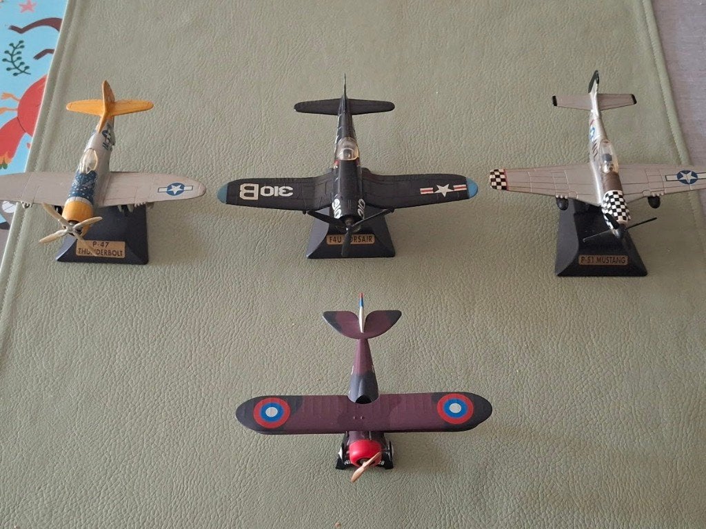 Ensemble de 4 maquettes d'avions militaires — échelle 1/64, Hobby & Loisirs créatifs, Enlèvement ou Envoi, Comme neuf, 1:72 à 1:144