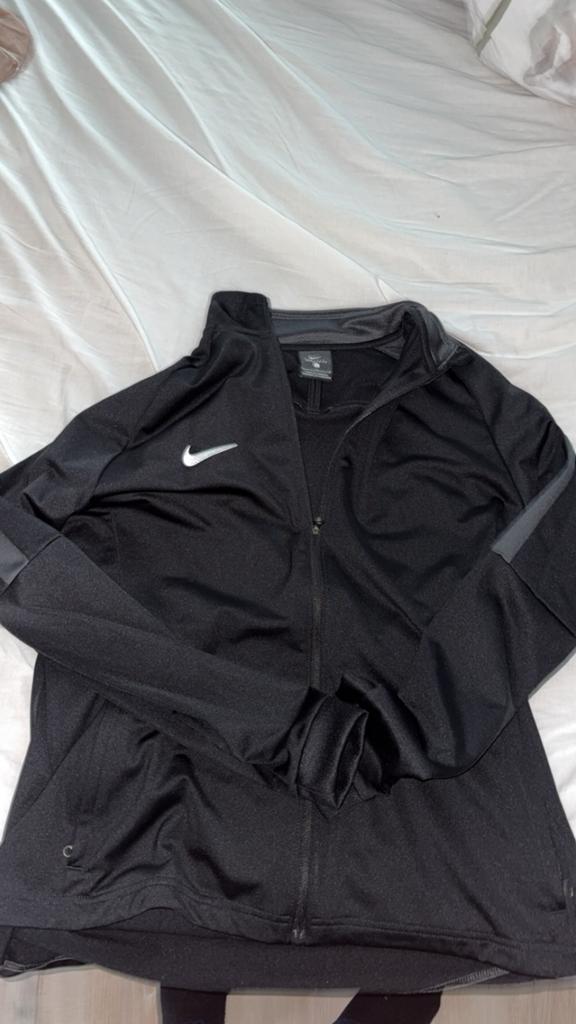 Nieuwe trui van nike, Kleding | Heren, Sportkleding, Maat 52/54 (L), Zwart, Nieuw, Ophalen of Verzenden