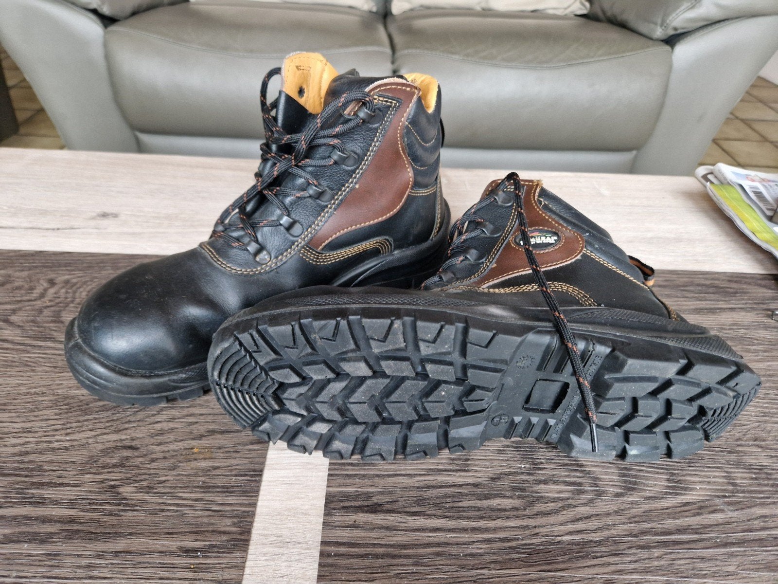 Veiligheids schoenen nieuw  maat 43 met stalen tip neus, Enlèvement ou Envoi
