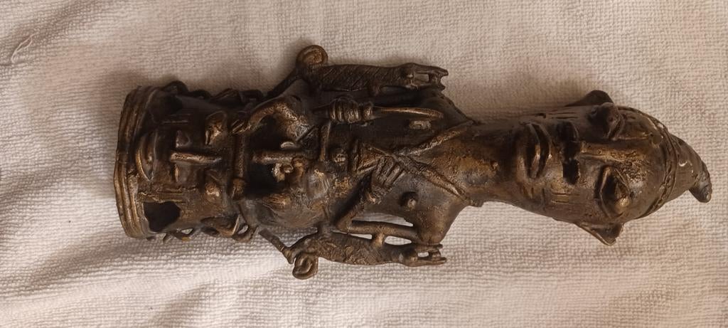 Figurine  bronze  africain, Enlèvement ou Envoi